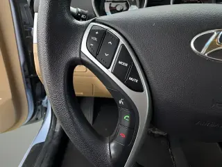 Hyundai ELANTRA 2012 GLS 4dr Sedan 6M