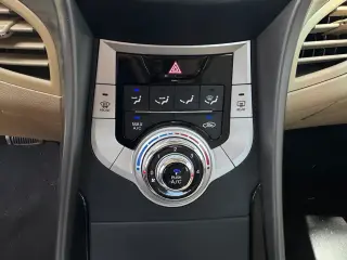 Hyundai ELANTRA 2012 GLS 4dr Sedan 6M