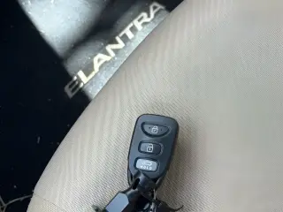 Hyundai ELANTRA 2012 GLS 4dr Sedan 6M