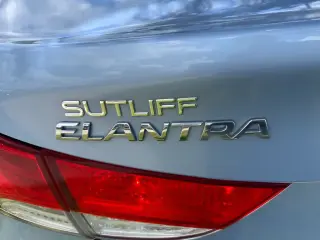 Hyundai ELANTRA 2012 GLS 4dr Sedan 6M
