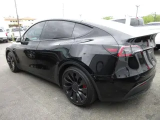 Tesla Model Y 2022 AWD Performance 4dr Crossover