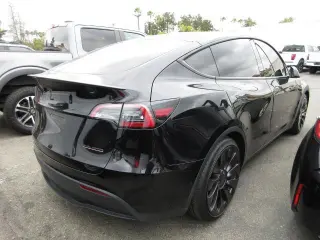 Tesla Model Y 2022 AWD Performance 4dr Crossover