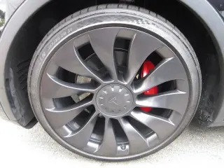 Tesla Model Y 2022 AWD Performance 4dr Crossover
