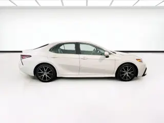 Toyota Camry Hybrid 2024 SE 4dr Sedan