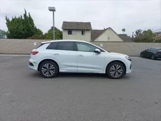 Audi Q4 e-tron 2023 Premium Plus 40 4dr SUV