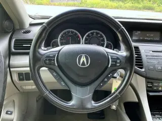 Acura TSX 2010 4dr Sedan 5A w/Technology Package