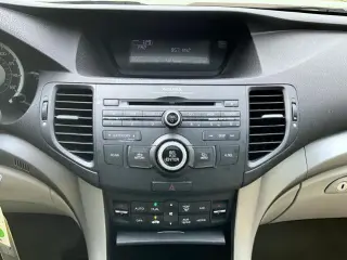 Acura TSX 2010 4dr Sedan 5A w/Technology Package