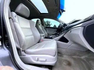 Acura TSX 2010 4dr Sedan 5A w/Technology Package