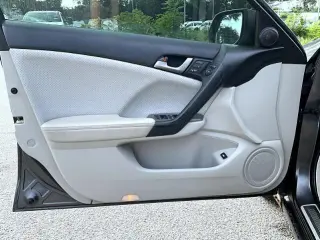Acura TSX 2010 4dr Sedan 5A w/Technology Package