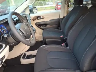 Chrysler Voyager 2023 LX 4dr Mini-Van