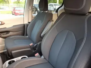 Chrysler Voyager 2023 LX 4dr Mini-Van