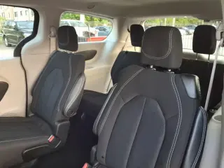 Chrysler Voyager 2023 LX 4dr Mini-Van