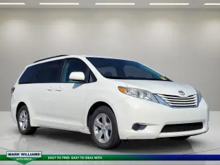 Toyota Sienna 2016 LE 7-Passenger Auto Access Seat 4dr Mini-Van