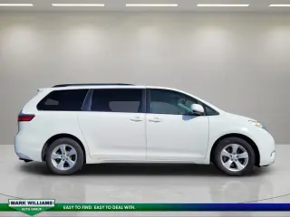 Toyota Sienna 2016 LE 7-Passenger Auto Access Seat 4dr Mini-Van