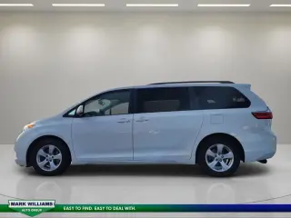 Toyota Sienna 2016 LE 7-Passenger Auto Access Seat 4dr Mini-Van