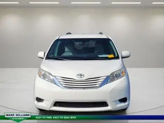 Toyota Sienna 2016 LE 7-Passenger Auto Access Seat 4dr Mini-Van