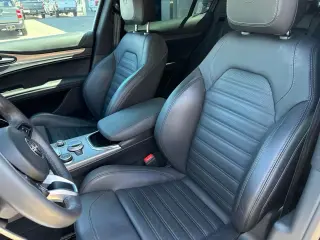 Alfa Romeo Stelvio 2023 AWD Ti Lusso 4dr Crossover