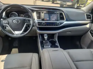 Toyota Highlander 2018 AWD SE 4dr SUV