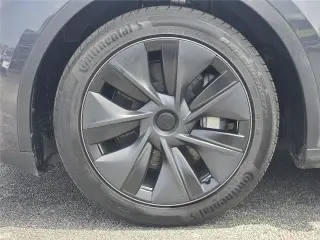 Tesla Model Y 2025 AWD Long Range 4dr Crossover