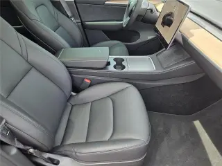 Tesla Model Y 2025 AWD Long Range 4dr Crossover