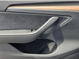 Tesla Model Y 2025 AWD Long Range 4dr Crossover
