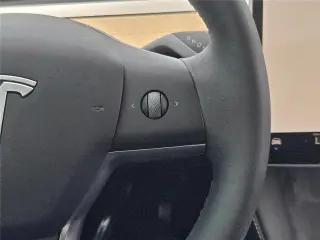 Tesla Model Y 2025 AWD Long Range 4dr Crossover
