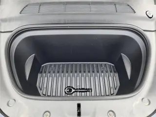 Tesla Model Y 2025 AWD Long Range 4dr Crossover