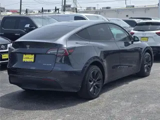 Tesla Model Y 2025 AWD Long Range 4dr Crossover