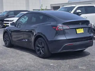 Tesla Model Y 2025 AWD Long Range 4dr Crossover
