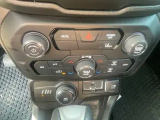 Jeep Renegade 2023 4x4 Latitude 4dr SUV