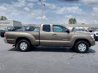 Toyota Tacoma 2013 4x2 Base 4dr Access Cab 6.1 ft SB 5M