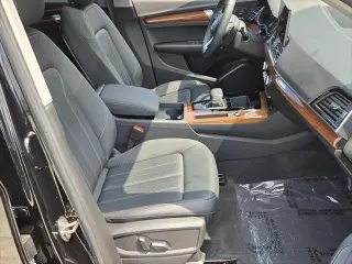 Audi Q5 2023 AWD quattro Premium 40 TFSI 4dr SUV