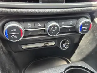 Alfa Romeo Giulia 2023 Veloce 4dr Sedan