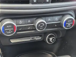Alfa Romeo Giulia 2023 Veloce 4dr Sedan