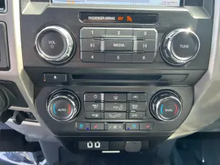Ford F-150 2018 4x4 Limited 4dr SuperCrew 5.5 ft. SB