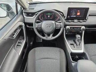 Toyota RAV4 2025 XLE 4dr SUV
