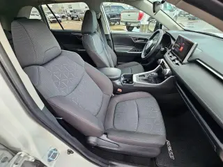 Toyota RAV4 2025 XLE 4dr SUV