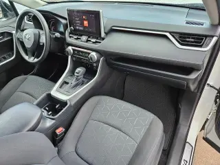 Toyota RAV4 2025 XLE 4dr SUV
