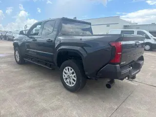 Toyota Tacoma 2025 4x4 SR 4dr Double Cab 5.0 ft SB 8A