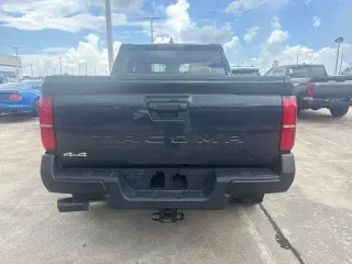 Toyota Tacoma 2025 4x4 SR 4dr Double Cab 5.0 ft SB 8A
