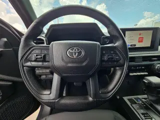 Toyota Tacoma 2025 4x4 SR 4dr Double Cab 5.0 ft SB 8A