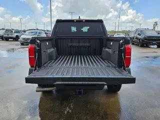 Toyota Tacoma 2025 4x4 SR 4dr Double Cab 5.0 ft SB 8A