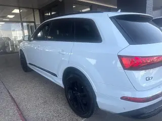 Audi Q7 2023 AWD quattro Premium 45 TFSI 4dr SUV