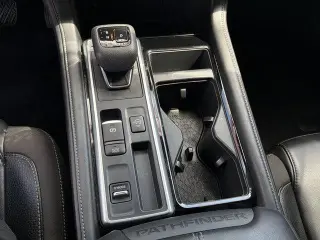 Nissan Pathfinder 2024 SL 4dr SUV