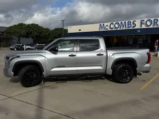 Toyota Tundra 2024 4x2 SR5 4dr CrewMax Cab Pickup SB