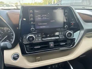 Toyota Highlander 2021 AWD XLE 4dr SUV