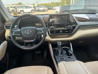 Toyota Highlander 2021 AWD XLE 4dr SUV