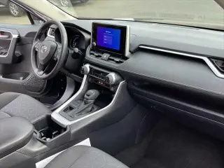 Toyota RAV4 2025 AWD XLE 4dr SUV