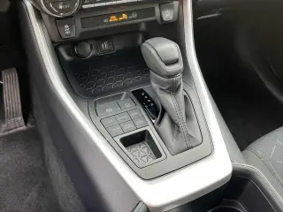 Toyota RAV4 2025 AWD XLE 4dr SUV