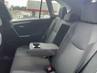 Toyota RAV4 2024 AWD XLE 4dr SUV
